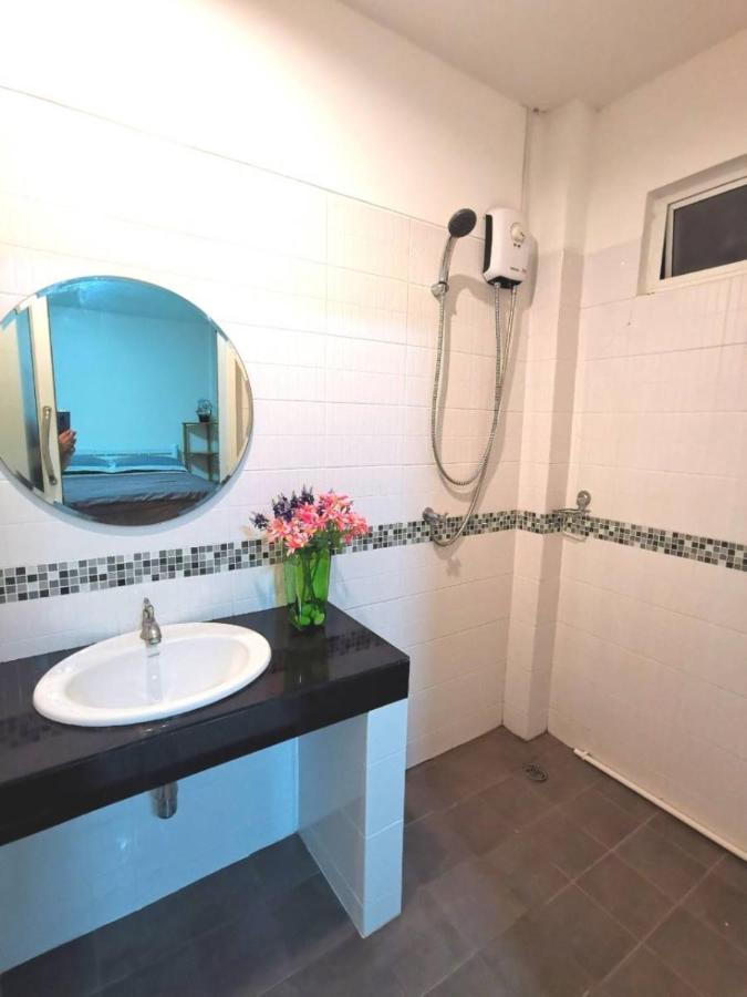 Pon House Hotel Chalong Esterno foto